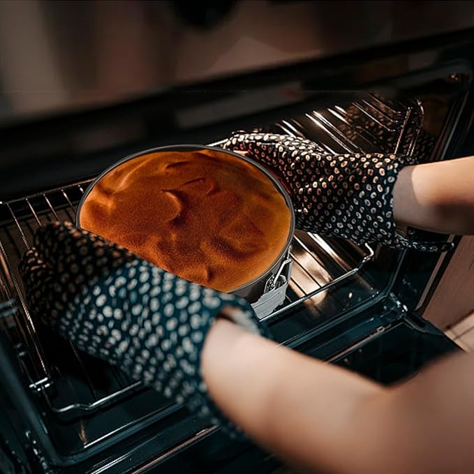 4 Inch Premium Non-stick Springform Pan, Leakproof Round Cheesecake Pan with Removable Bottom, Spring Form for Baking (Black)