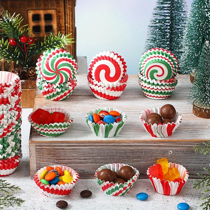 600 Pcs Christmas Party Cupcake Liners Christmas Paper Baking Cups Mini Muffin Liners Small Cupcake Wrappers Xmas Paper Candy Cups for Santa Holiday Chocolate Cake Making Supplies (Classic)