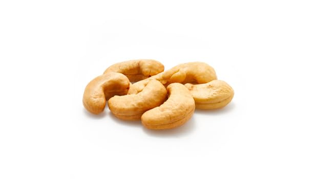 Yupik Organic Raw Cashews, 2.2 lb (35.2 oz), Pack of 6, Kosher, Gluten-Free, Non-GMO, Vegan, Whole Nuts, Unsalted, Unroasted, Source of Protein & Iron, Nutritious, Crunchy, Healthy Snacks