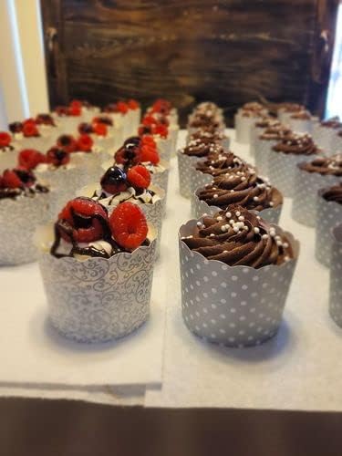 50-Pack Paper Baking Cups, Greaseproof Disposable Cupcake Muffin Liners (Large, Silver Scroll)