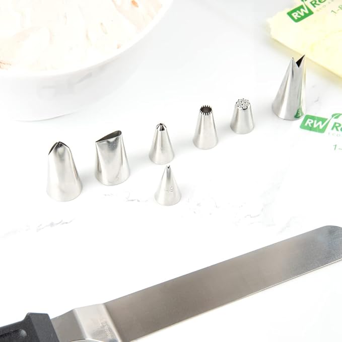 Restaurantware Pastry Tek Leaf Icing Tip 1 Reusable Piping Tip - #349 Dent-Resistant Stainless Steel Decorating Cake Tip Dishwasher-Safe Decorate Cupcakes Cakes or Cookies