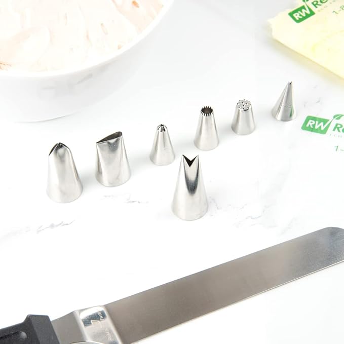 Restaurantware Pastry Tek Leaf Icing Tip 1 Reusable Piping Tip - #366 Dent-Resistant Stainless Steel Decorating Cake Tip Dishwasher-Safe Decorate Cupcakes Cakes or Cookies