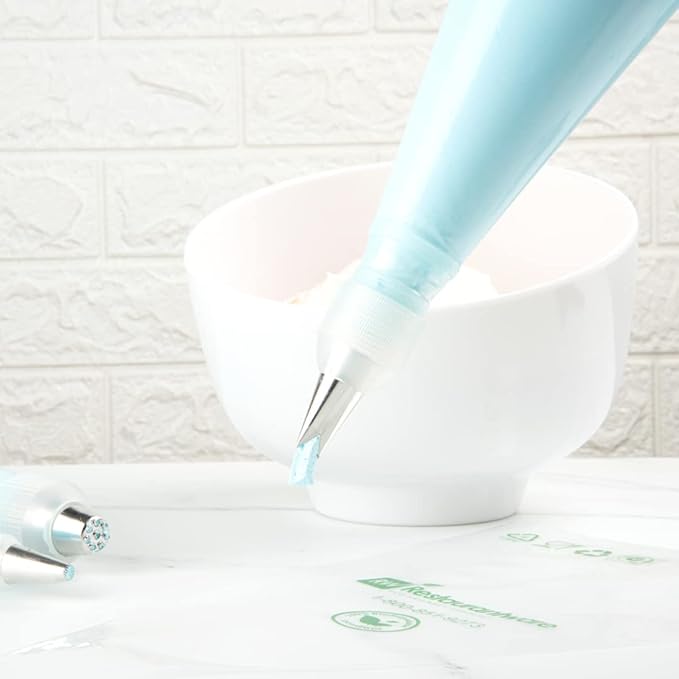 Restaurantware Pastry Tek Leaf Icing Tip 1 Reusable Piping Tip - #366 Dent-Resistant Stainless Steel Decorating Cake Tip Dishwasher-Safe Decorate Cupcakes Cakes or Cookies