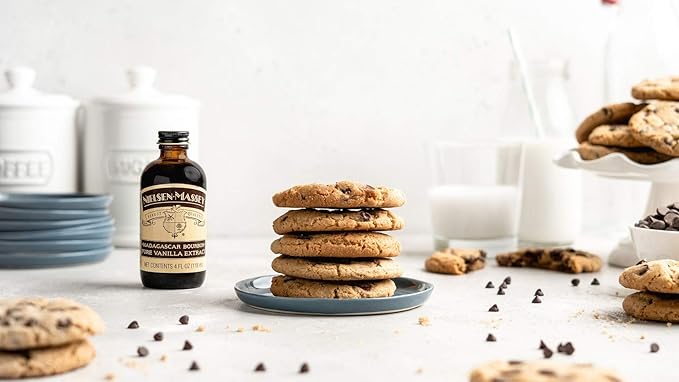Nielsen-Massey Madagascar Bourbon Pure Vanilla Extract for Baking and Cooking, 32 Ounce Bottle