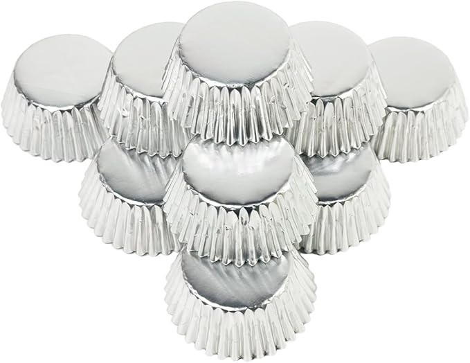 qiqee Silver Foil Cupcake Liners For Baking 300pcs Baking Cups Thick ＆ Sturdy, Oil Resistance, Muffin Liners Paper(Standard Size)