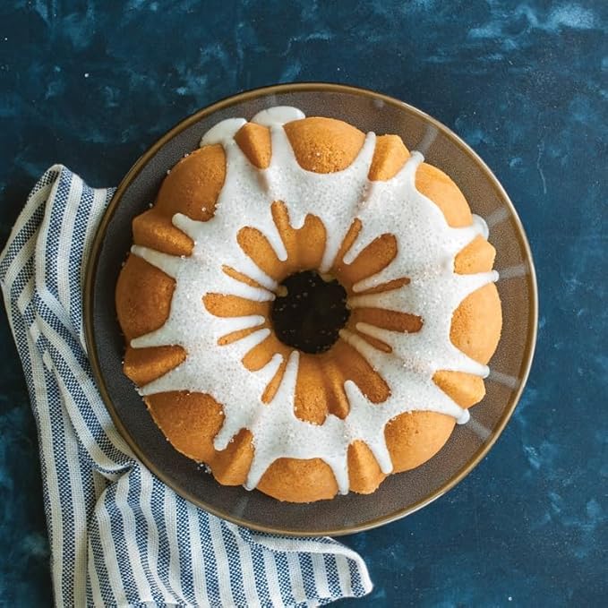 Nordic Ware Formed Bundt, 12 Cup, Aurora Green