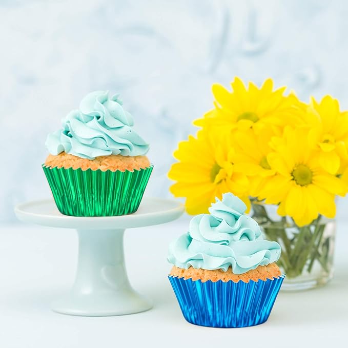 Sumind 200 Pieces Foil Cupcake Liners Standard Size Metallic Cupcake Liners Paper Baking Cups Muffin Case Decoration Cups, 10 Colors