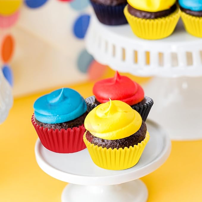 600 Pcs Race Car Cupcake Liner Paper Baking Cups Red Yellow Black White Checkered 4 Designs Muffin Liner Cake Storage Container for Birthday Party DIY Crafts Supplies, 2 x 1.2 Inch