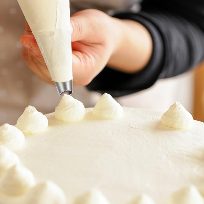 7 PCS Cake Decorating Tips, Round Hole Cake Piping Tips Set, Stainless Steel Vintage Piping Nozzles, Cake Frosting Tools Russian Pastry Icing Dispensers Supplies for Cake Cupcakes Cookies