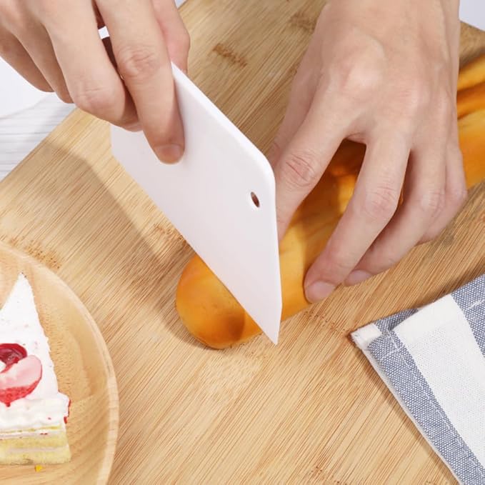 BESTonZON 3PCS Silicone Cake Scraper Set, Dough Scraper Bench Scraper, Plastic Flexible Bowl Scraper, Cake Smoother Cutters Kitchen Cutter Decorating Tools Sculpting & Modeling Tools (S, L)