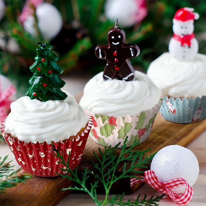 CHENGU 600 Pieces Christmas Cupcake Wrappers, Candy Santa Claus Cupcake Liners Snowman Xmas Colorful Paper Baking Cups for Cake Make Baking Supplies, 6 Styles(Classic Styles)