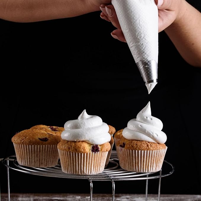 231Pcs Piping Bags and Tips Set，Disposable Frosting Piping Kit Includes 200Pcs Piping Bags(11.7In)，24 Piping tip，3 Cake Scrapers，2 Couplers and 2 Icing Bags Ties
