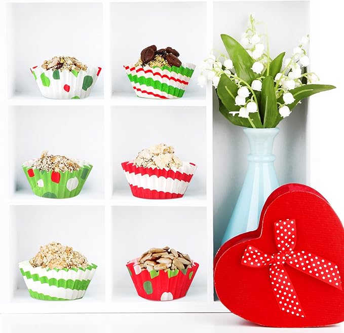 600 Pcs Christmas Party Cupcake Liners Christmas Paper Baking Cups Mini Muffin Liners Small Cupcake Wrappers Xmas Paper Candy Cups for Santa Holiday Chocolate Cake Making Supplies (Fresh)