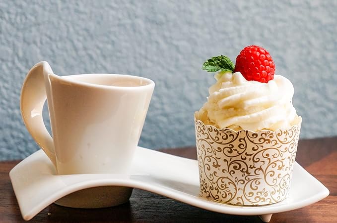 50-Pack Paper Baking Cups, Greaseproof Disposable Cupcake Muffin Liners (Large, Gold Scroll)
