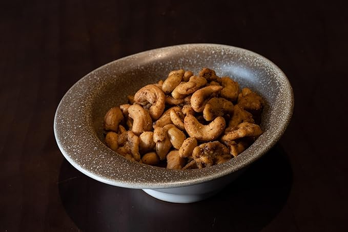 Farm Fresh Nuts Garlic Pepper Cashews – 2lb Roasted Cashews – Delicious and Spicy Cashew Nuts – Crunchy and Salty Snacks