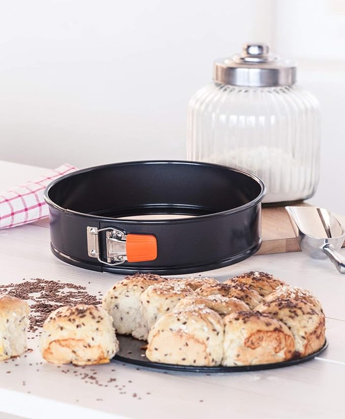 Le Creuset Toughened Non-Stick Bakeware Springform Round Cake Tin - 20 cm
