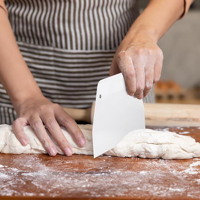 YARNOW Bench Scraper 2 PCS Plastic Dough Scrapers, Multipurpose Food Scrappers, Food- Grade Bench Scrapers for Dough Cake Bread Fondant Icing (White L) Baking Supplies