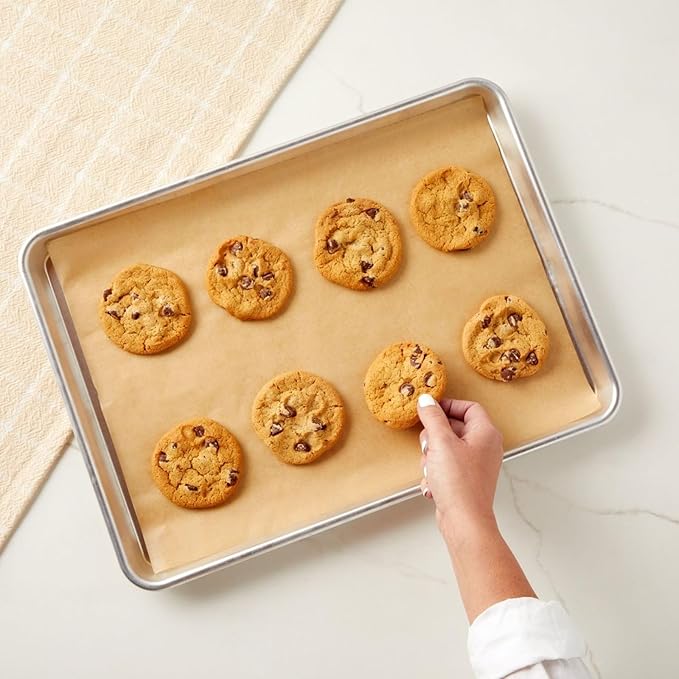 Juvale Parchment Paper Sheets - 200 Pack, 12 x 16 in, Unbleached Brown - Nonstick Half Sheet Pan Liners & Parchment Paper for Baking - Disposable Air Fryer Liners for Grilling & Steaming