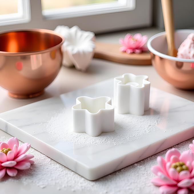 4Pcs White Flower Plunger Cookie Cutter DIY Blossom Flower Cake Fondant Mold Plastic Cake Decorating Tools Baking Accessories Cookie Cutters For Baking Plastic, Dessert and Candy Sculpting Tools