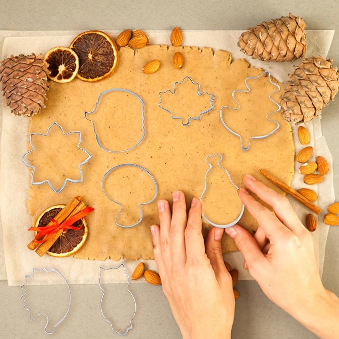 14-Piece Thanksgiving Cookie Cutter Set - Classic Thanksgiving Patterns, Food-Grade Stainless Steel, Easy Demold & Perfect for Holiday Baking