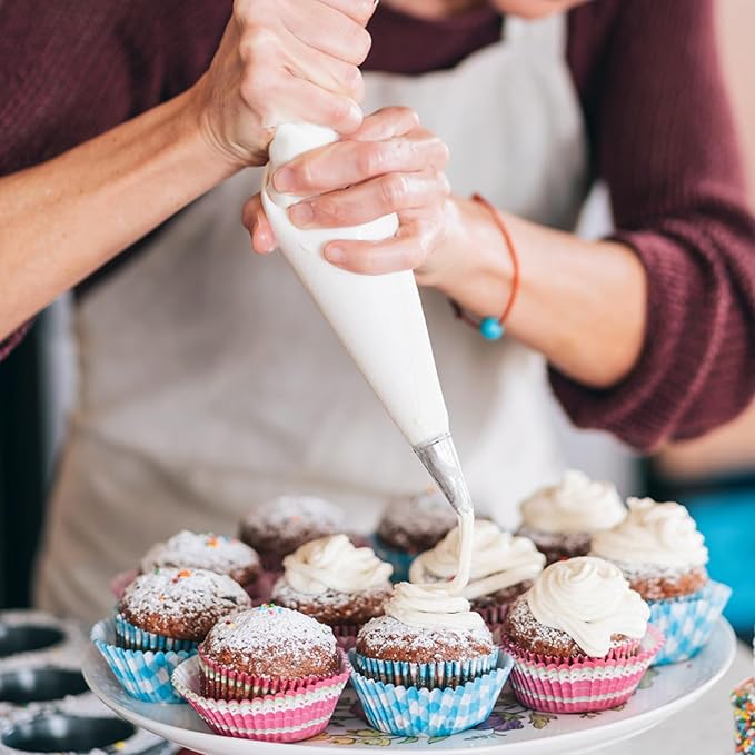 7 Pcs Round Hole Piping Tips Set Stainless Steel Cupcake Frosting Nozzles Cake Decorating Tool Russian Pastry Icing Dispensers Supplies for Baking Cookies Puff Doughnut Cream Bag Filler