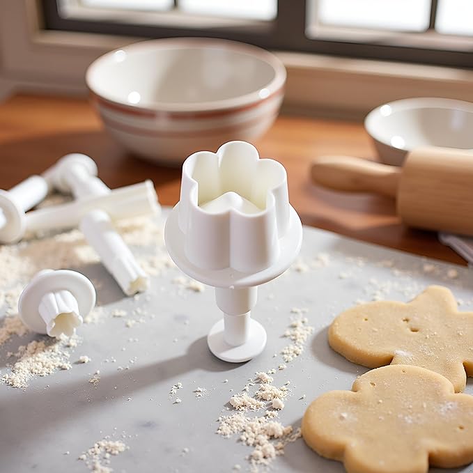 4Pcs White Flower Plunger Cookie Cutter DIY Blossom Flower Cake Fondant Mold Plastic Cake Decorating Tools Baking Accessories Cookie Cutters For Baking Plastic, Dessert and Candy Sculpting Tools