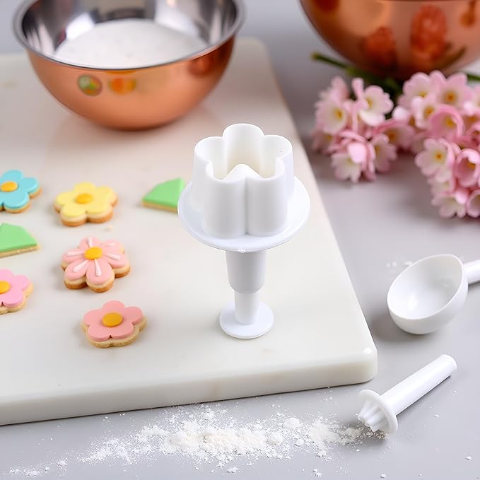 4Pcs White Flower Plunger Cookie Cutter DIY Blossom Flower Cake Fondant Mold Plastic Cake Decorating Tools Baking Accessories Cookie Cutters For Baking Plastic, Dessert and Candy Sculpting Tools