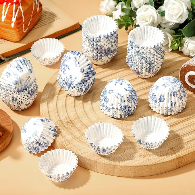 Jetec 800 Pcs Blue and White Flower Cupcake Liners Flower Cupcake Wrappers Grease Proof Blue Muffin Liners Disposable Papers Baking Cups for Baking Weddings Party (1.38 x 0.79 inch)