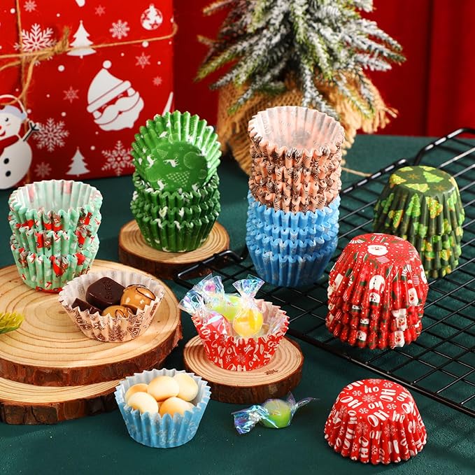 AUGSUN 800pcs Christmas Cupcake Liners Paper Candy Cups Santa Claus Snowman Snowflake Mini Muffin Liners for Xmas Holiday Party Cake Candy Truffles Chocolate Making Supplies（8 Designs）