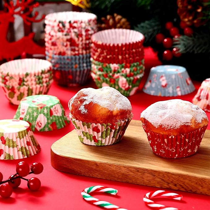 CHENGU 600 Pieces Christmas Cupcake Wrappers, Candy Santa Claus Cupcake Liners Snowman Xmas Colorful Paper Baking Cups for Cake Make Baking Supplies, 6 Styles(Classic Styles)
