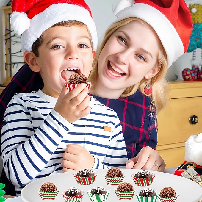 AUGSUN 800pcs Christmas Mini Cupcake Liners Cupcake Candy Pattern Baking Cups Mini Muffin Cupcake Wrappers for Xmas Holiday Birthday Party Cake Candy Chocolate Decorations Supplies