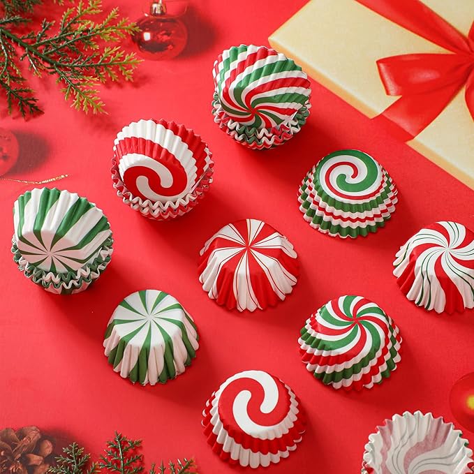 600 Pcs Christmas Party Cupcake Liners Christmas Paper Baking Cups Mini Muffin Liners Small Cupcake Wrappers Xmas Paper Candy Cups for Santa Holiday Chocolate Cake Making Supplies (Classic)