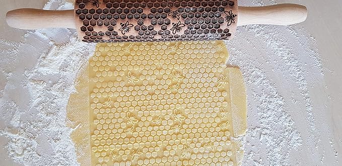 HONEYCOMB EMBOSSING ROLLING PIN LASER ENGRAVED ROLLING PIN with BEES PATTERN FOR HOMEMADE COOKIES