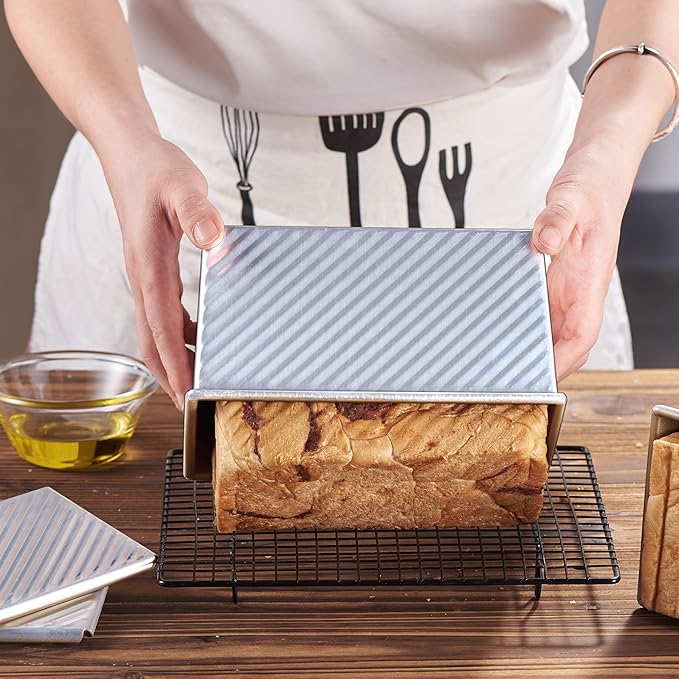 CURTA Commercial Pullman Loaf Pan with Lid 1 lb Dough Capacity Non-Stick Bakeware for Baking Bread, Corrugated Bread Bread loaf pan, Single Sided Silver 1pcs